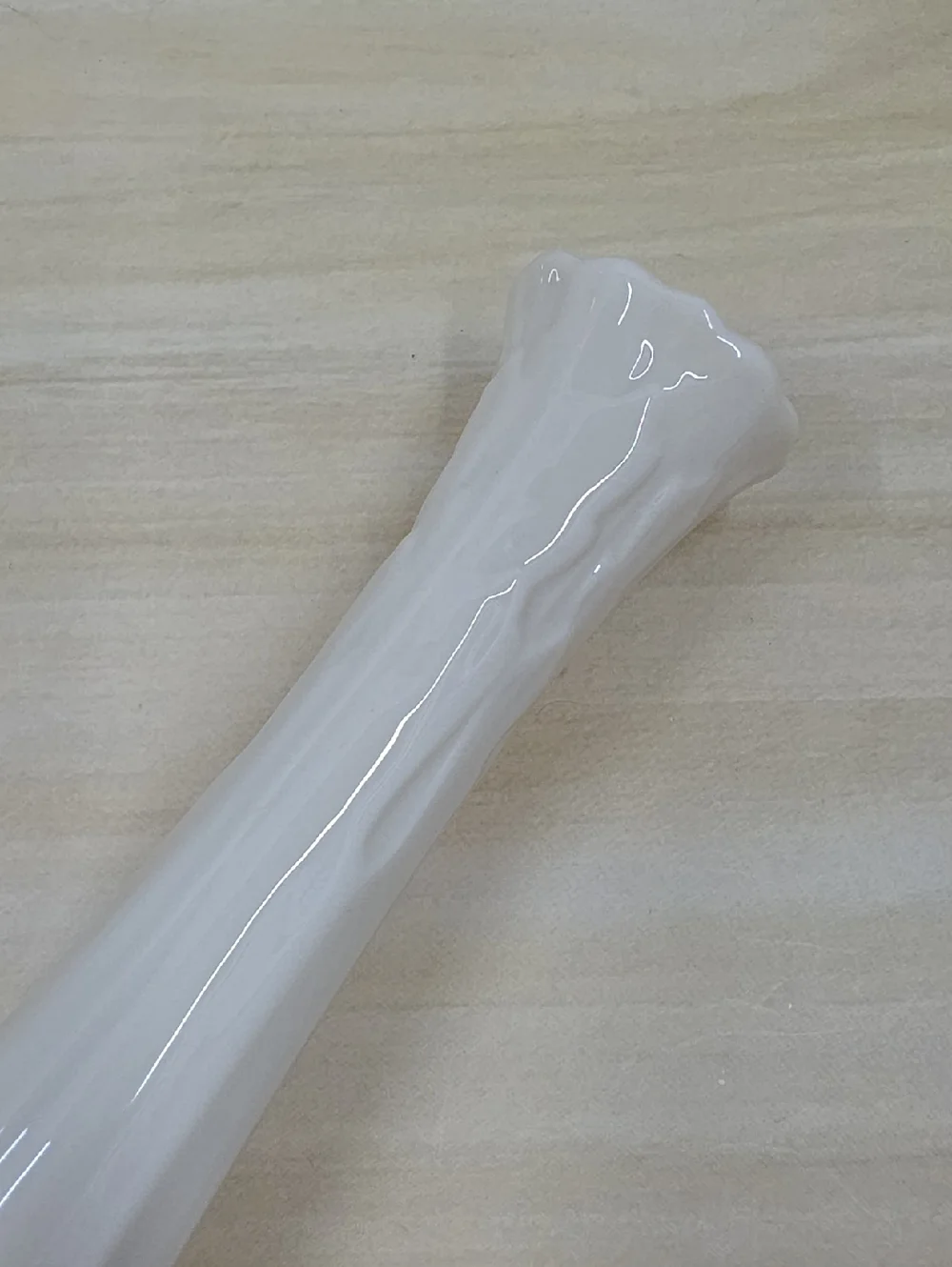 Lenox Florentine Collection Ivory Bud Vase Embossed Leaf 10in